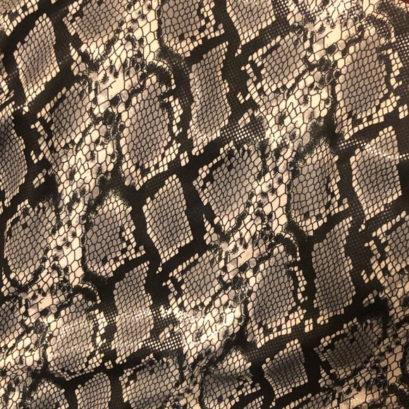 🎁✈️😊Gray & Black Snakeskin, Bodycon Mini Dress, by Ke•ned•ik - Picture 9 of 9